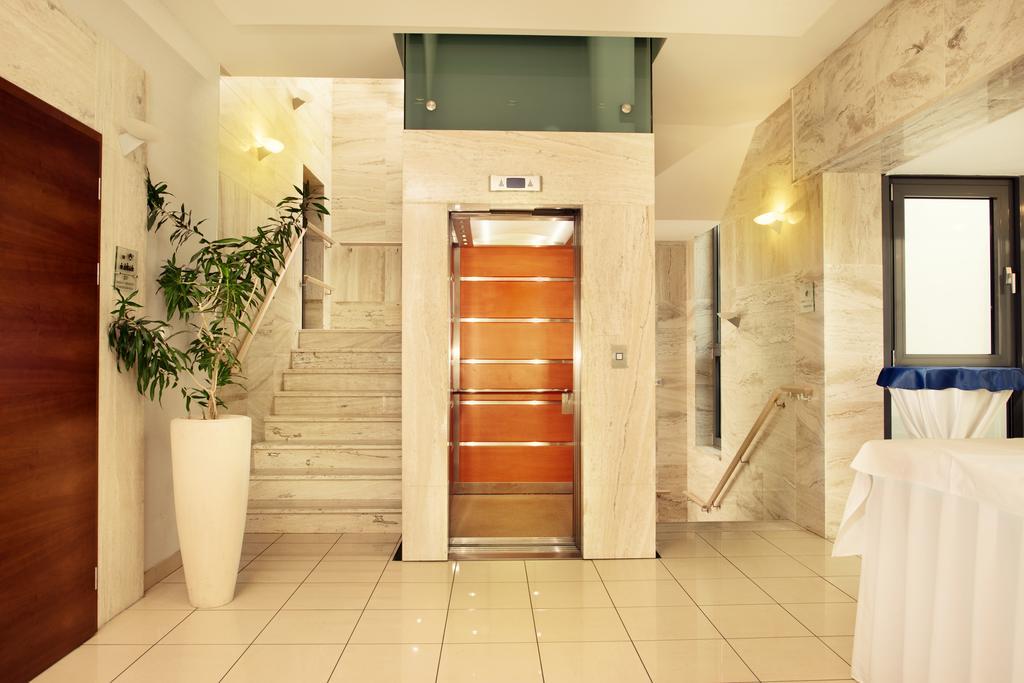Hotel Ambassador Kosice Exterior photo
